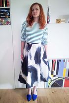 Kelly-Bowerbank-Team-tries-statement-skirts-and-flat-shoes-02.jpg