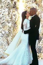 Kim kardashian Kanye West wedding 2014 E Online 1.jpg